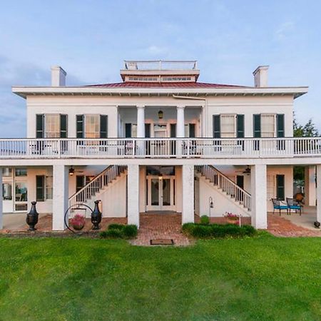 Weymouth Hall 나체스 외부 사진