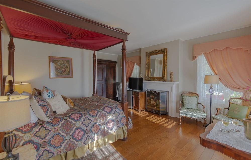 Weymouth Hall 나체스 외부 사진