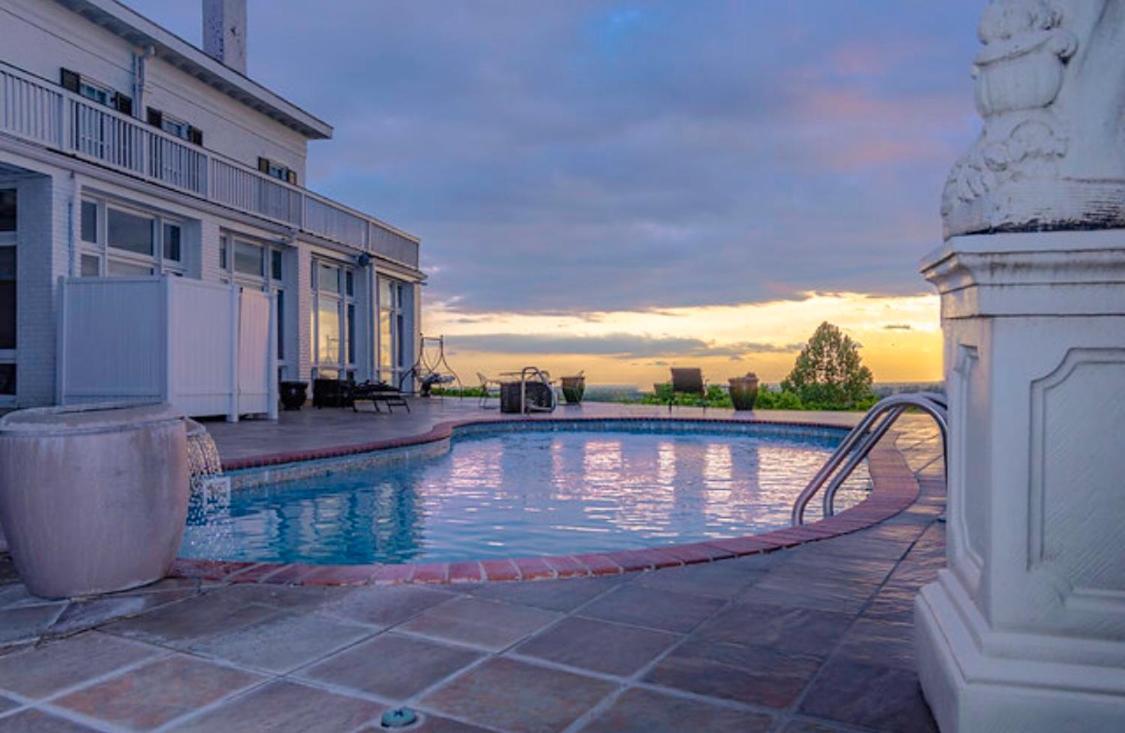 Weymouth Hall 나체스 외부 사진